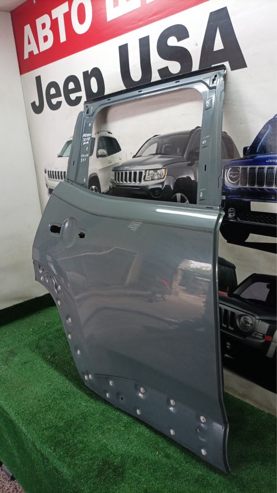 Двері Jeep Renegade задні праві кузовні деталі шрот запчасти