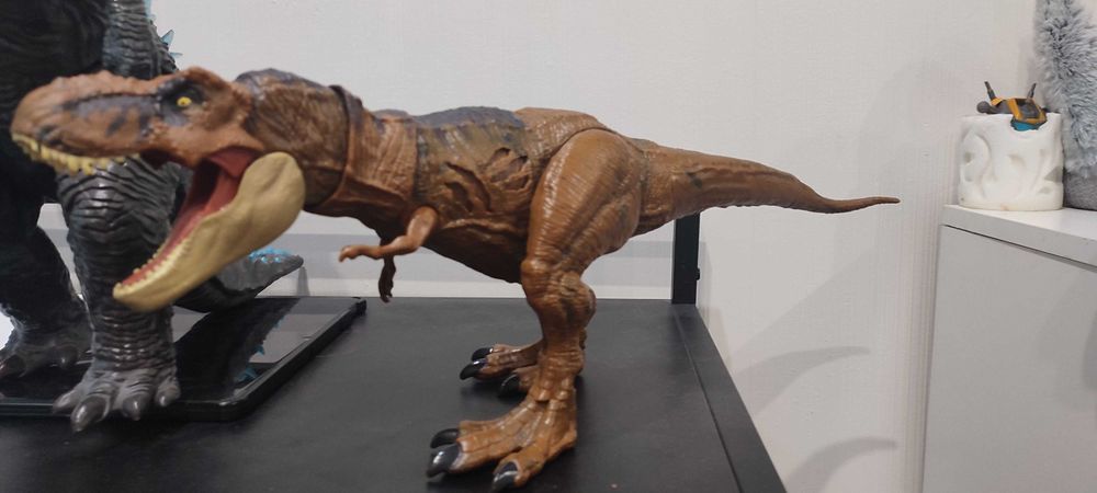 Тираннозавр Рекс Jurassic world Extreme Damage