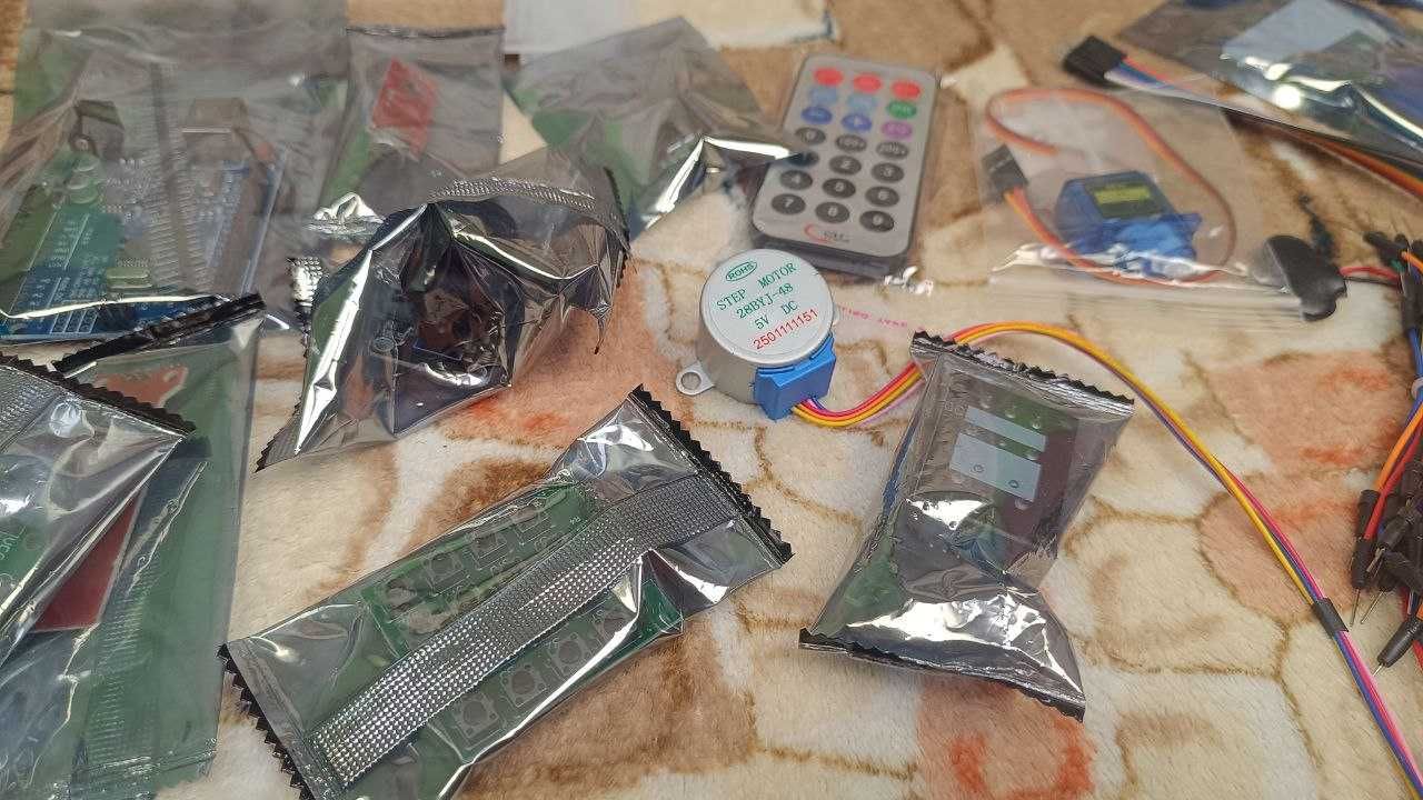 Обучающий набор програмирования Arduino Starter на базе Uno R3 ардуино
