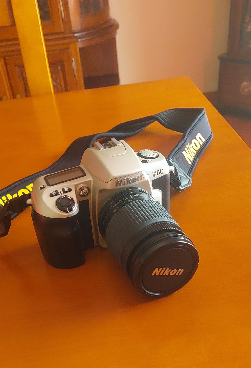 Máquina Fotográfica Nikon F60 lente 28-80mm