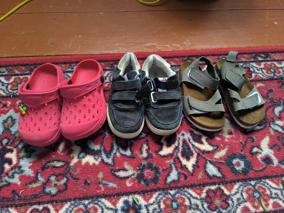 Взуття дитяче 24розмір , все за 100грн