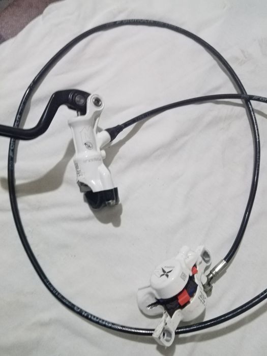 Travão hidráulico a óleo