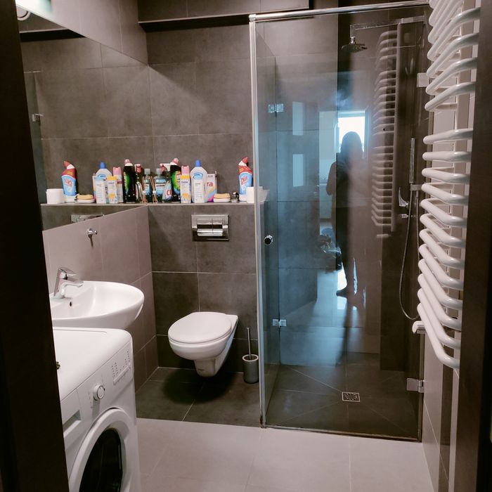 Duże mieszkania dla pracowników z kuchnią łazienką wyposażone nowe