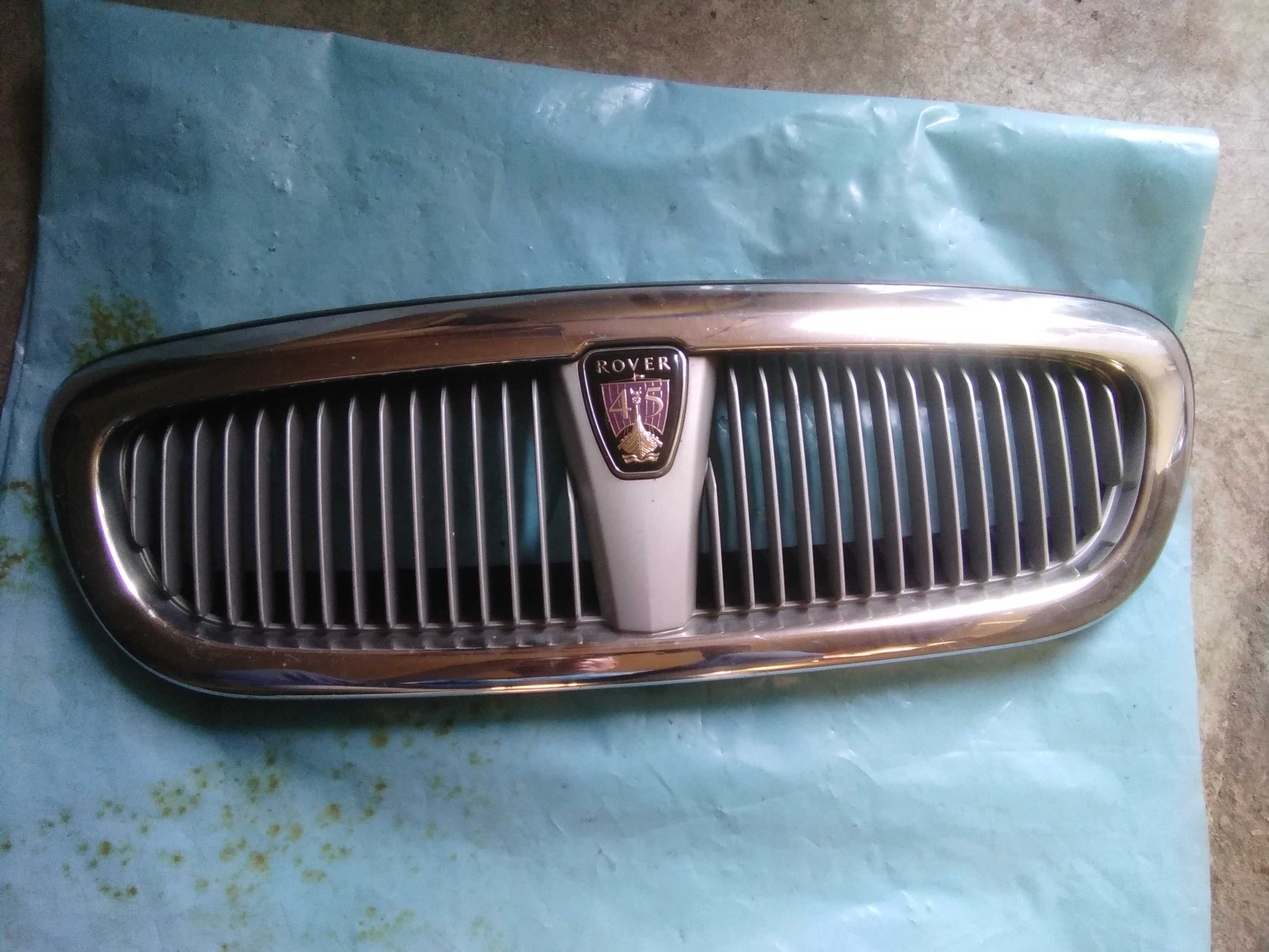 Rover 75 atrapa grilla