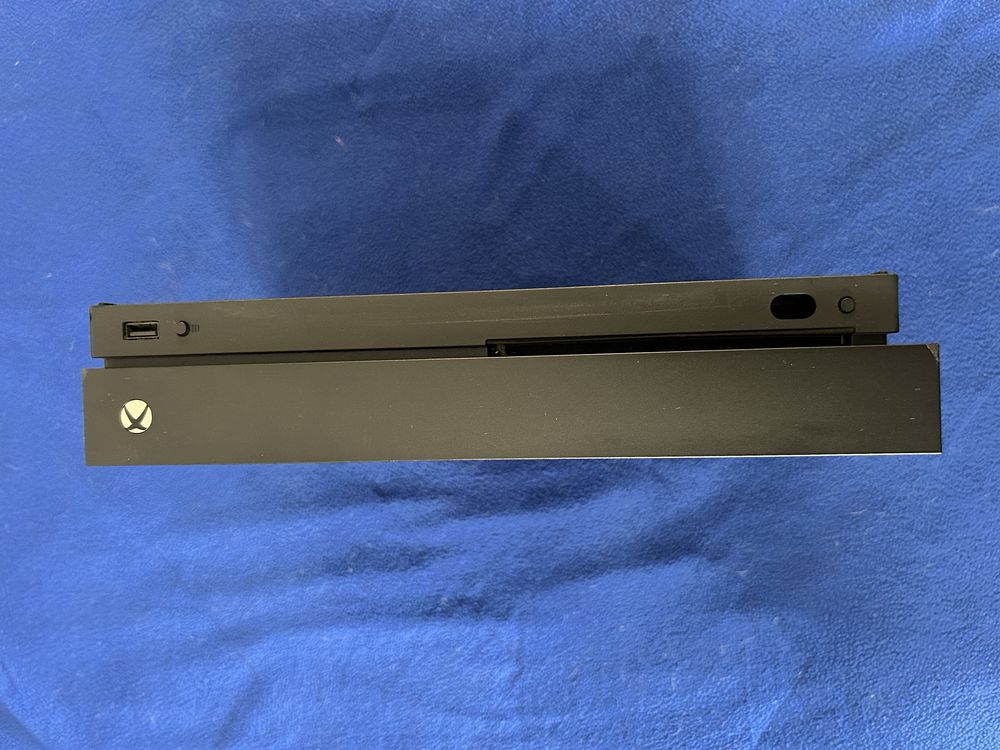 Xbox one 1GB com 5 jogos