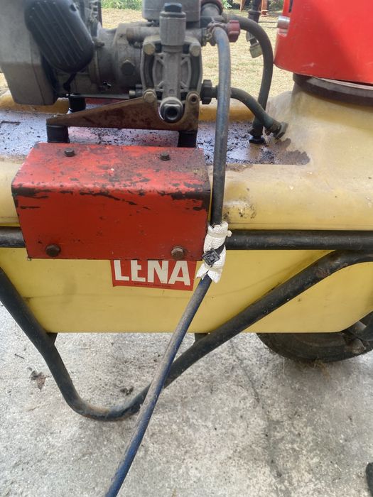 Conjunto de duas Maquinas de pulverizar marca Lena