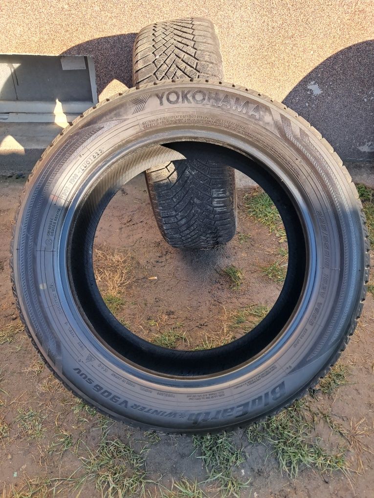 225/55 R18 102V M+S - Yokohama BluEarth WinterV906- 16/2023 - ~6,3mm