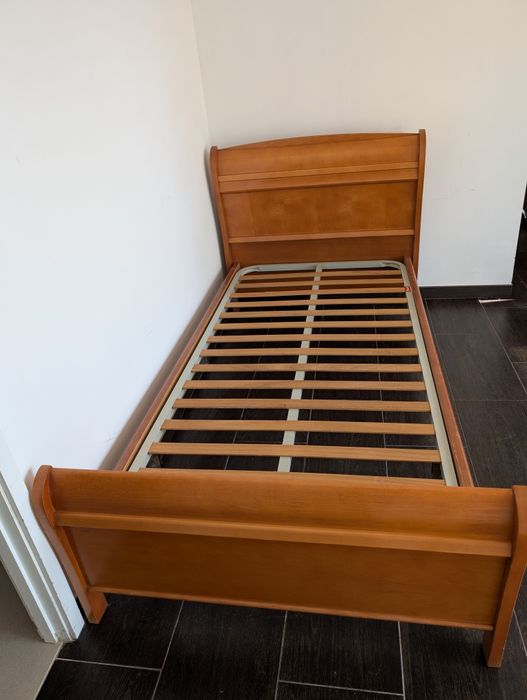 Cama de solteiro com estrado e colchão