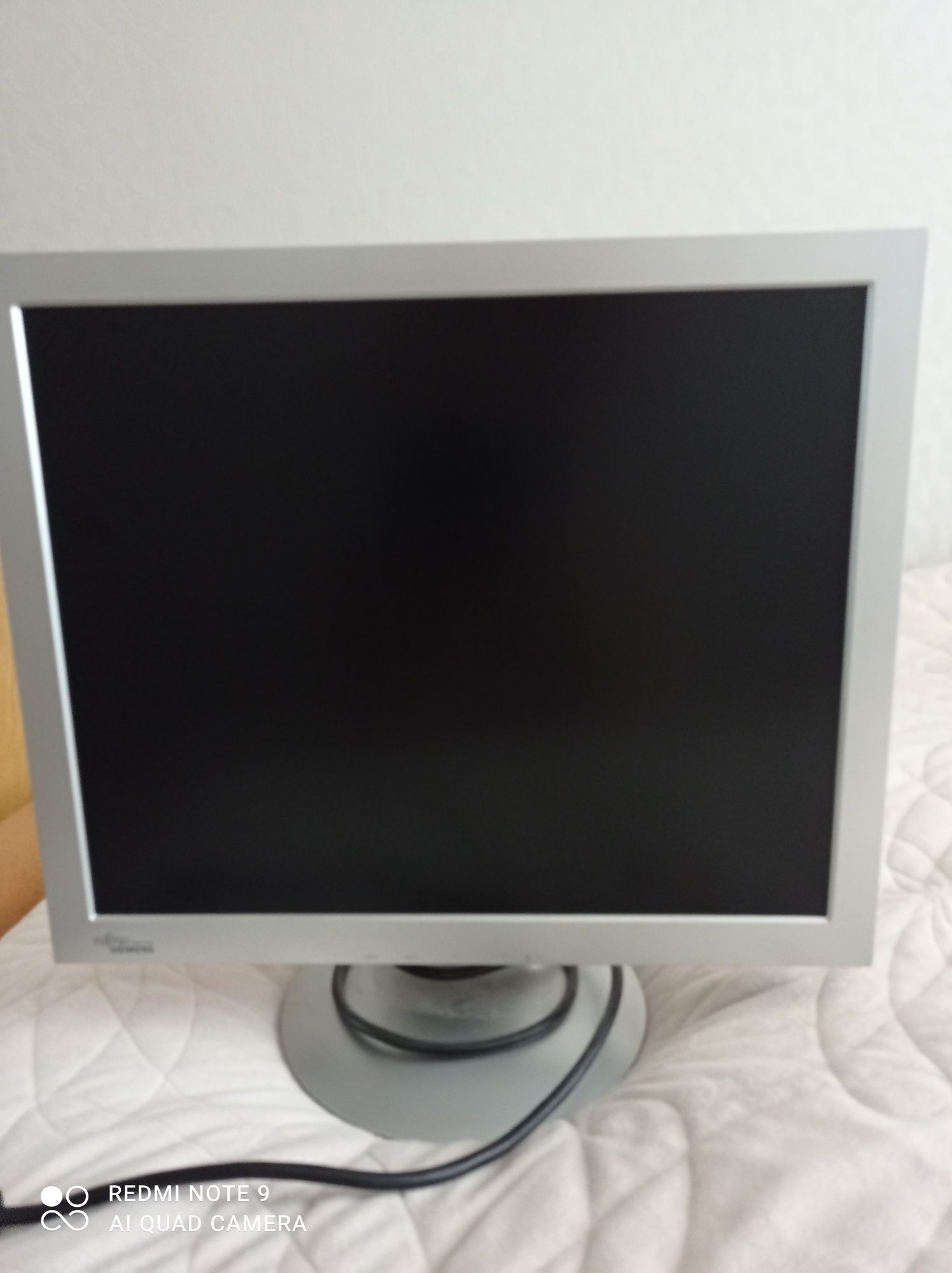 Monitor LCD model 900P+klawiatura