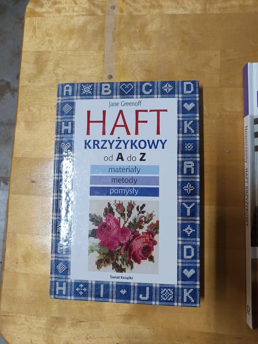 Książki -haft krzyżykowy I biżuteria z koralików