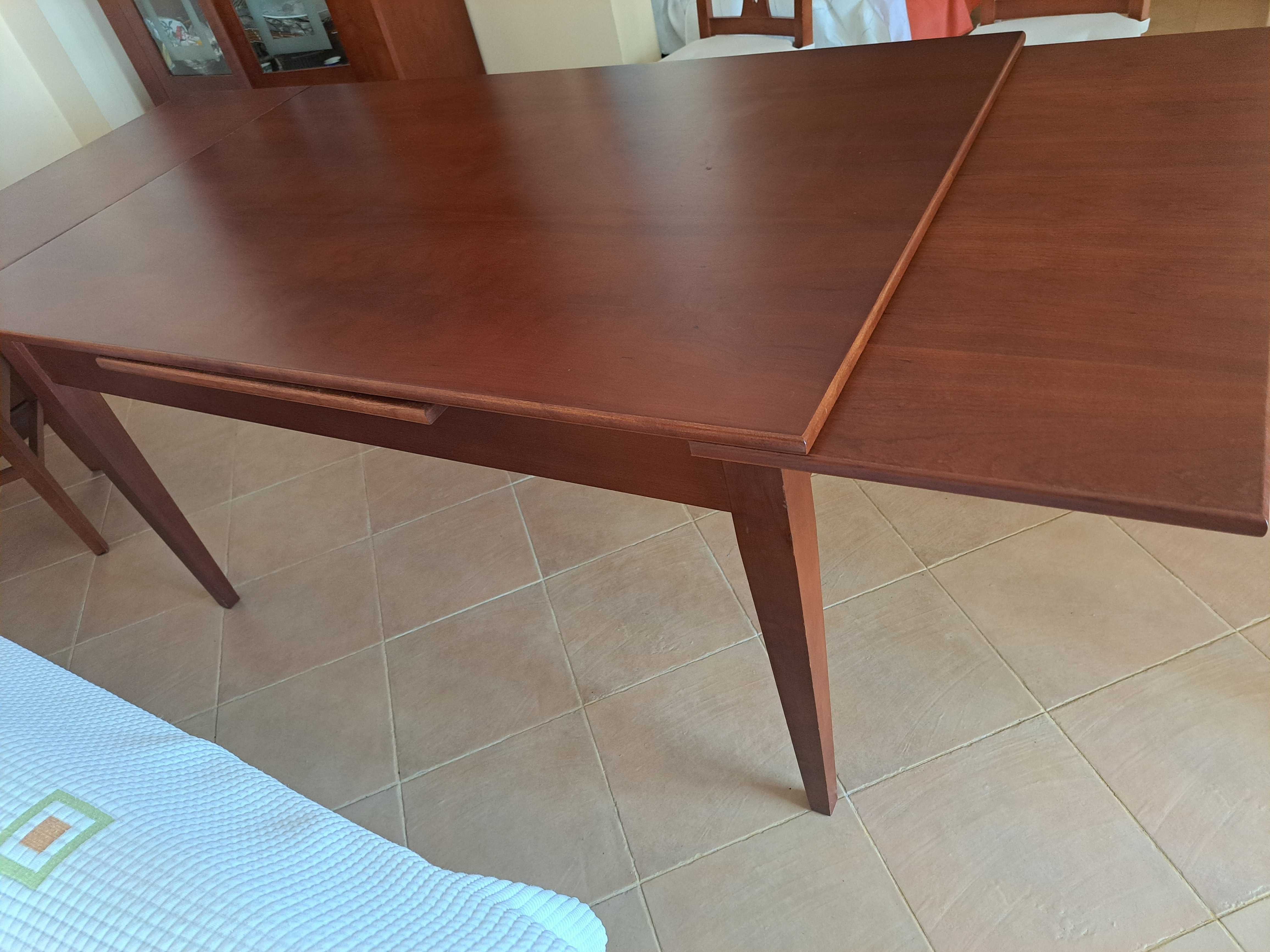 Moveis de sala de jantar. Madeira  maciça
