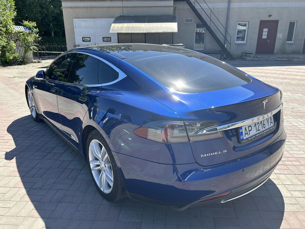 Продам Tesla Model S 70D