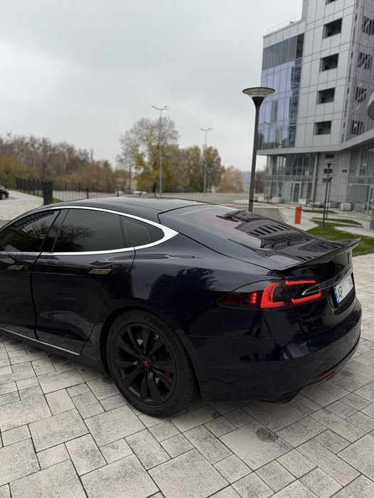 Tesla Model S p85