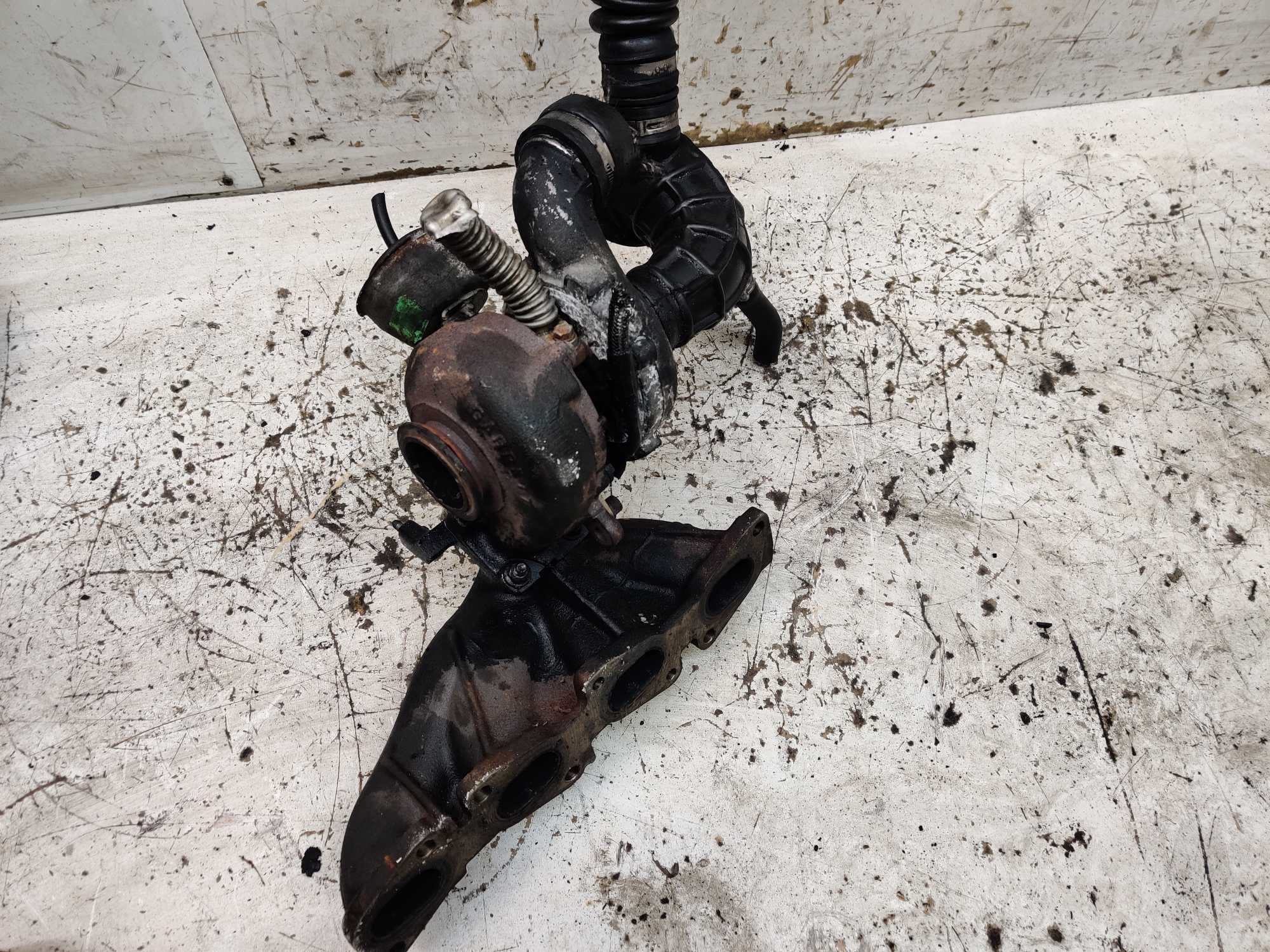 Alfa Romeo 147 1.9 JTD 140 Turbosprężarka Turbo Kolektor Wydechowy