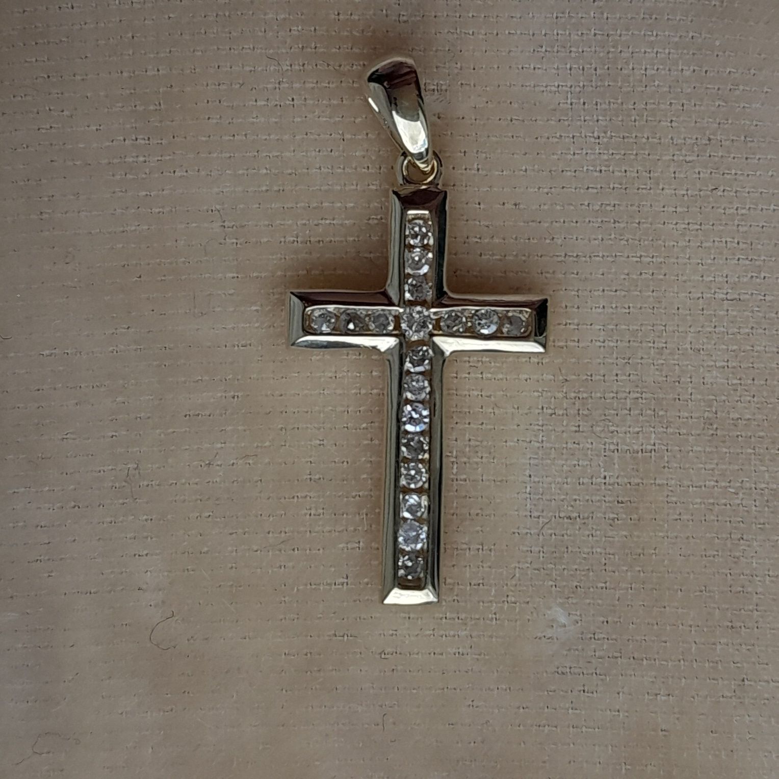 Krzyżyk Brylanty masa 0.18ct Złoto 585 Certyfikat