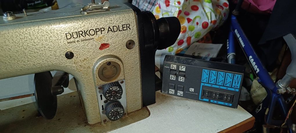 Máquina de costura Durkopp Adler