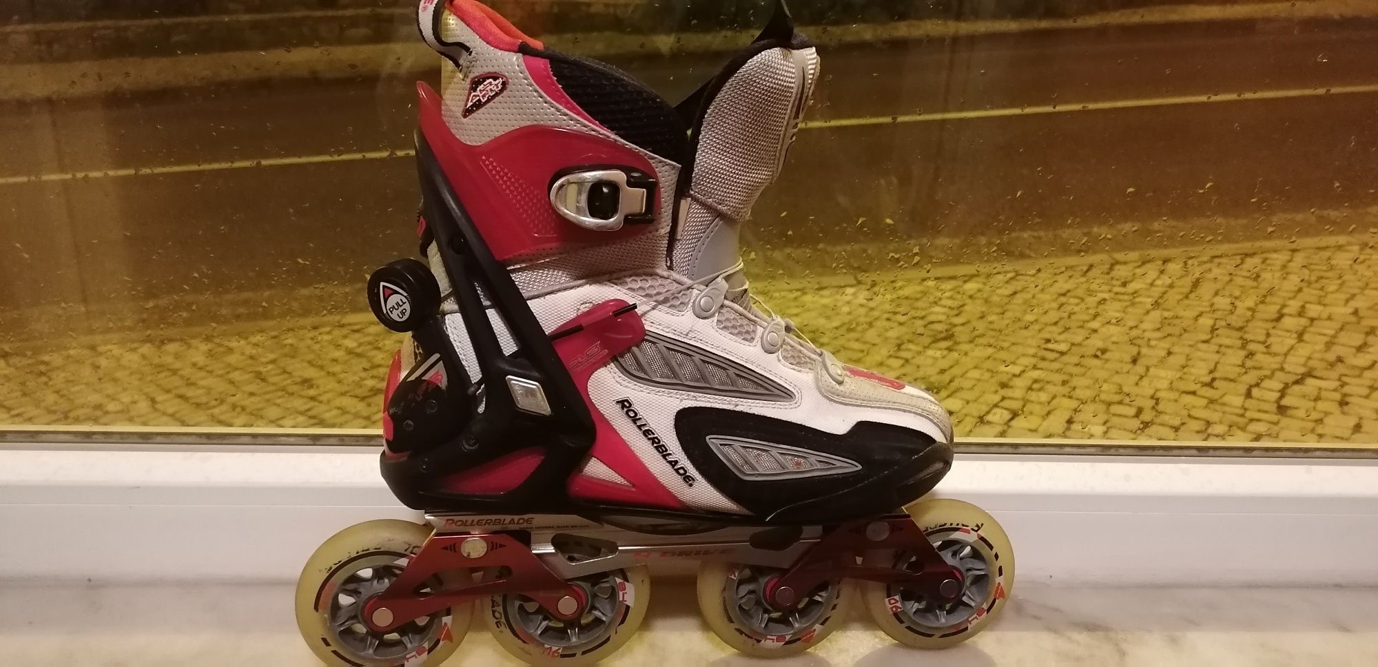 Patins em linha em bom estado