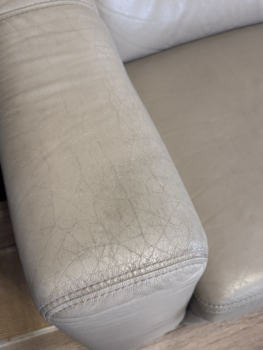 Skórzany narożnik kanapa z funkcja spania i pojemnikiem