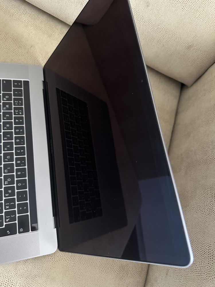 Apple MacBook Pro, 15”,  i9, 32gb, 1tb, custom