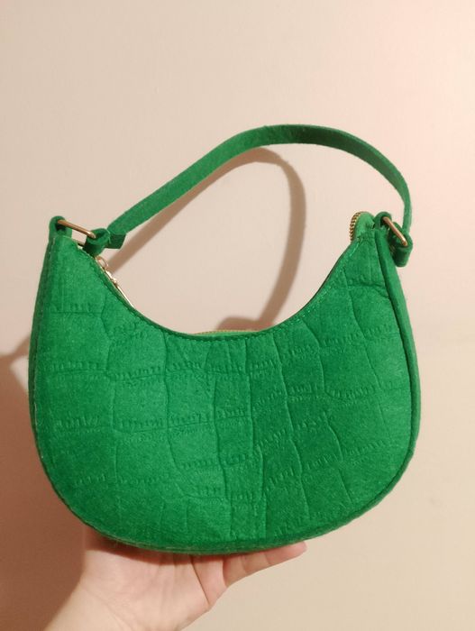 Компактна зелена сумка