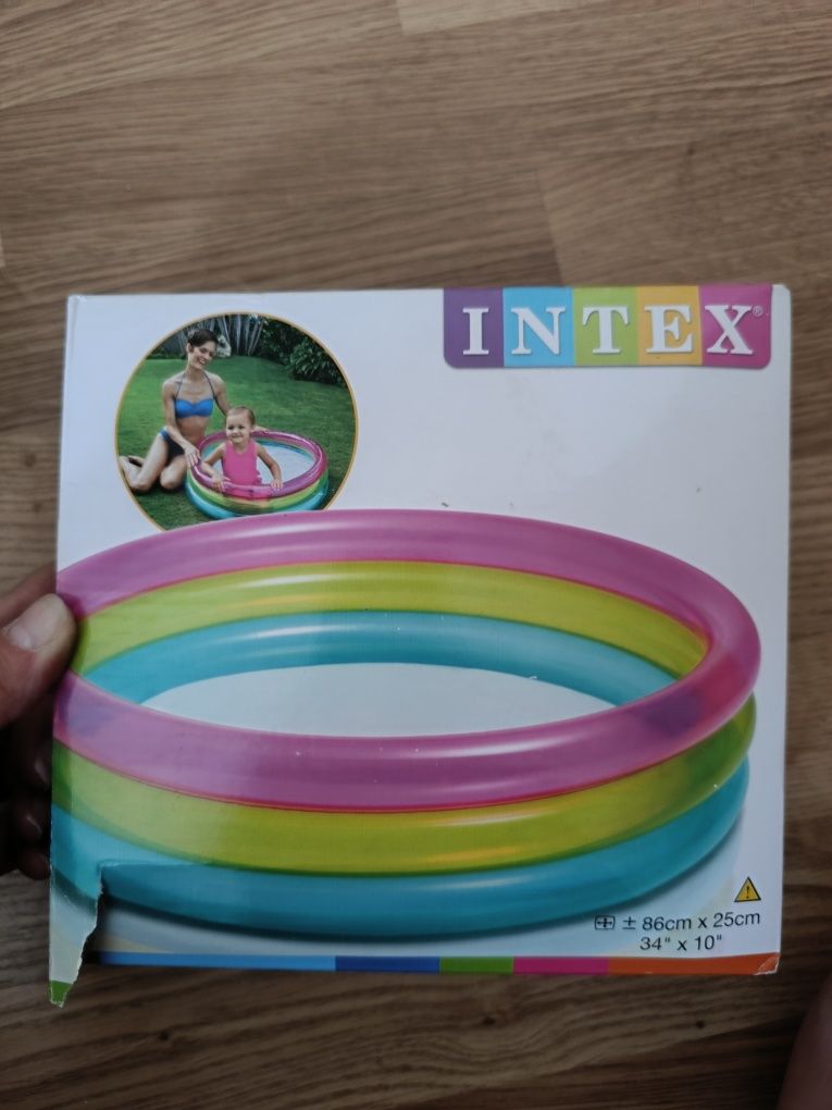 Круглый надувной бассейн Intex