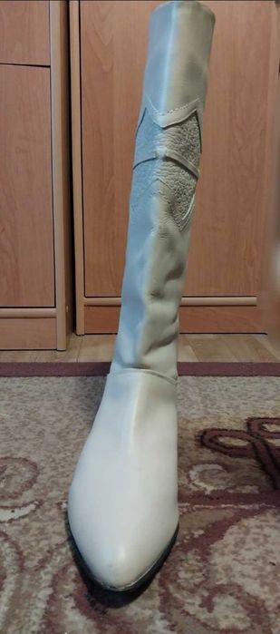 Продам нові сапоги шкіряні, бежеві