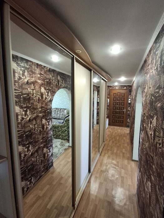 Продається, трикімнатна квартира, Кущівка.