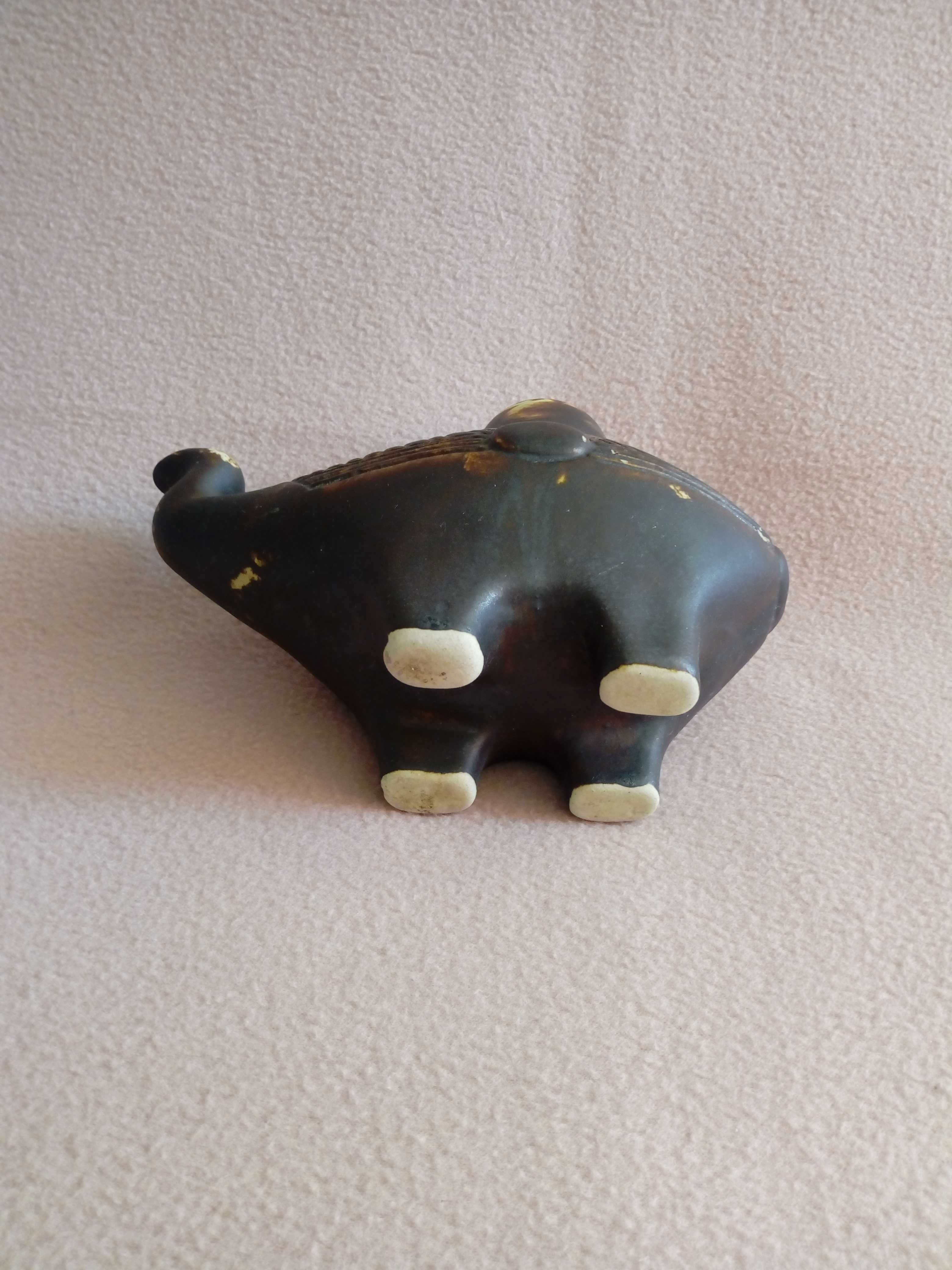 wazon ceramiczny   "wielbłąd"
