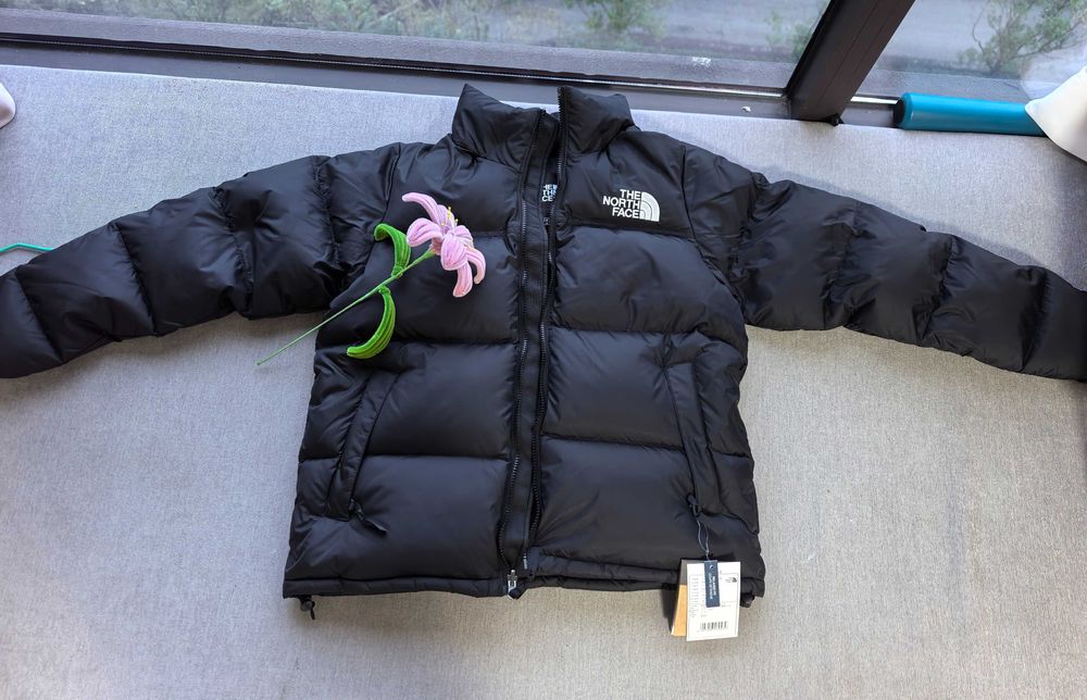 Czarny uniwersalny kurtka puchowa – modna i ciepła!