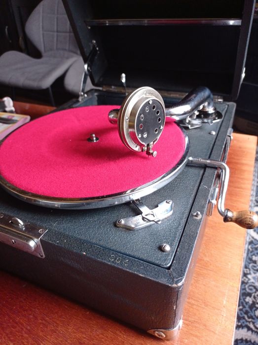 Patefon (gramofon) walizkowy) Thorens