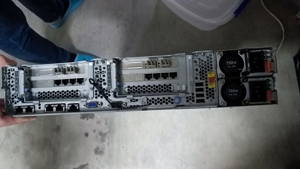 Servidor LENOVO 7915H2G - excelente estado