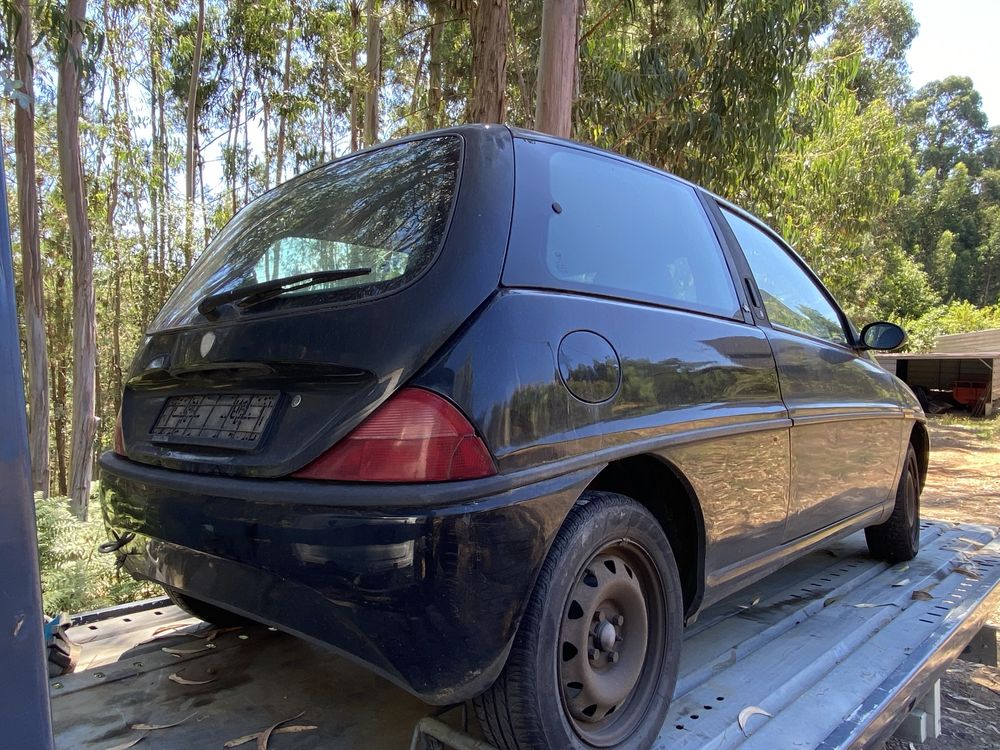 Lancia Y para peças