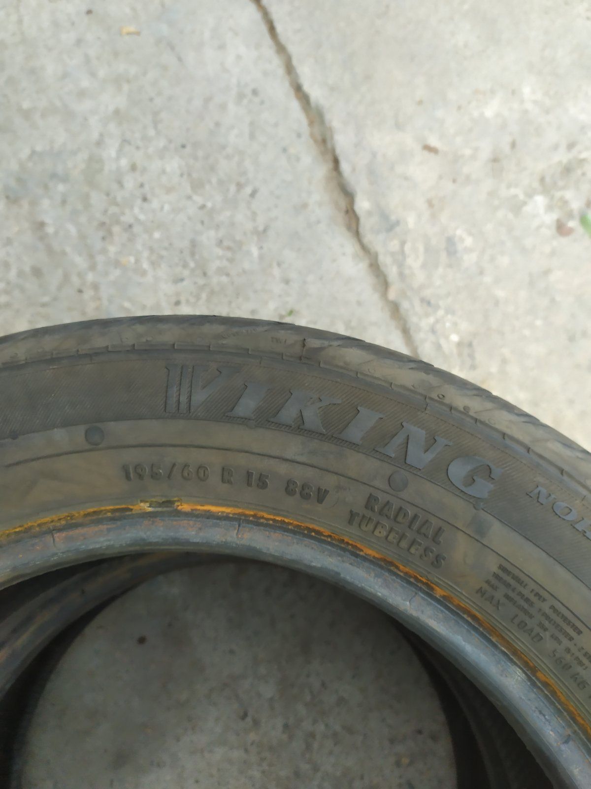 Шини 195/65r15 фулда 2 шт та вікінг 2 шт