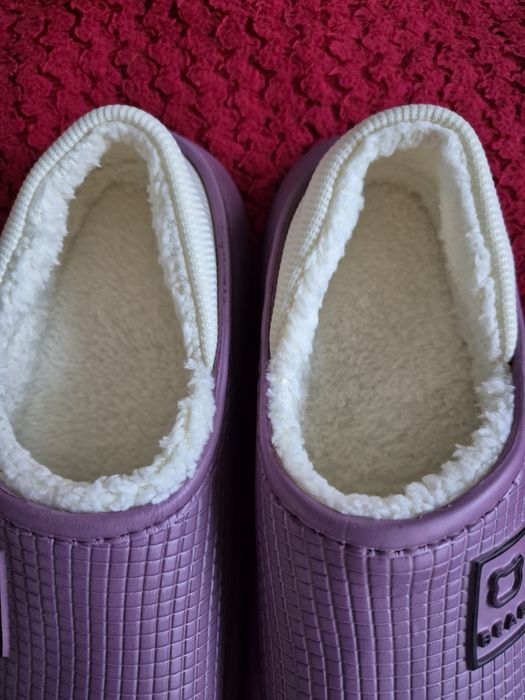 Bardzo ciepłe kapcie - wkładka 23 cm.