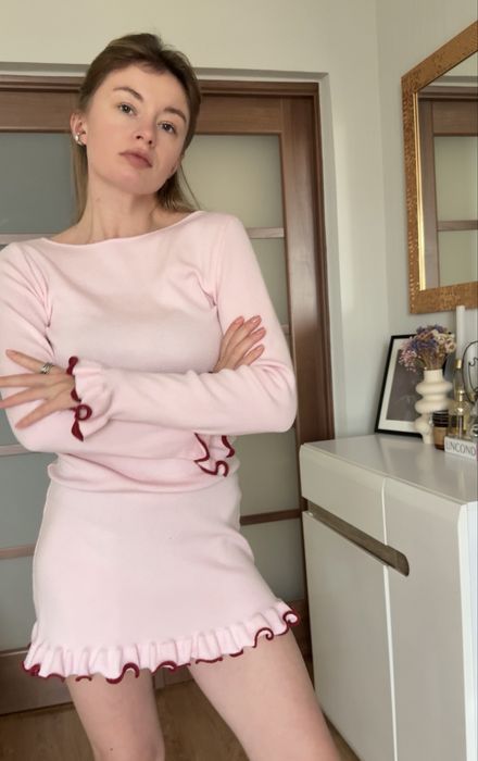 Сукня з рюшами рожева