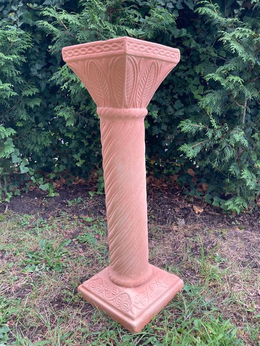 kolumna ogrodowa z ceramiki