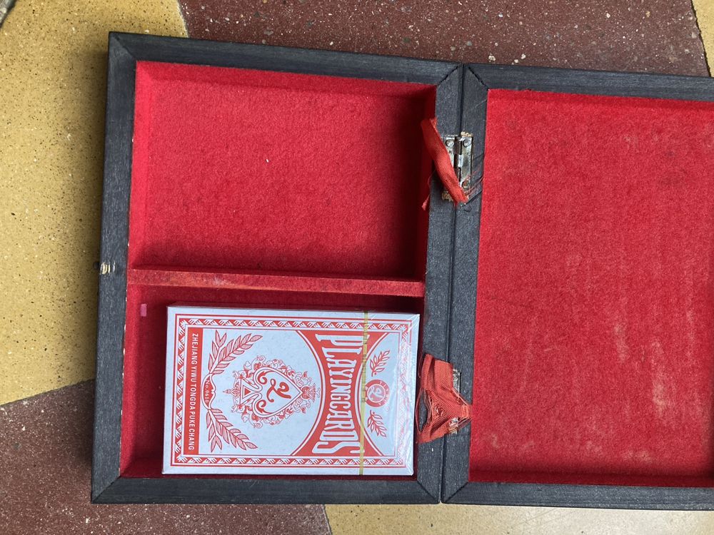 Caixa decorativa para cartas muito antiga