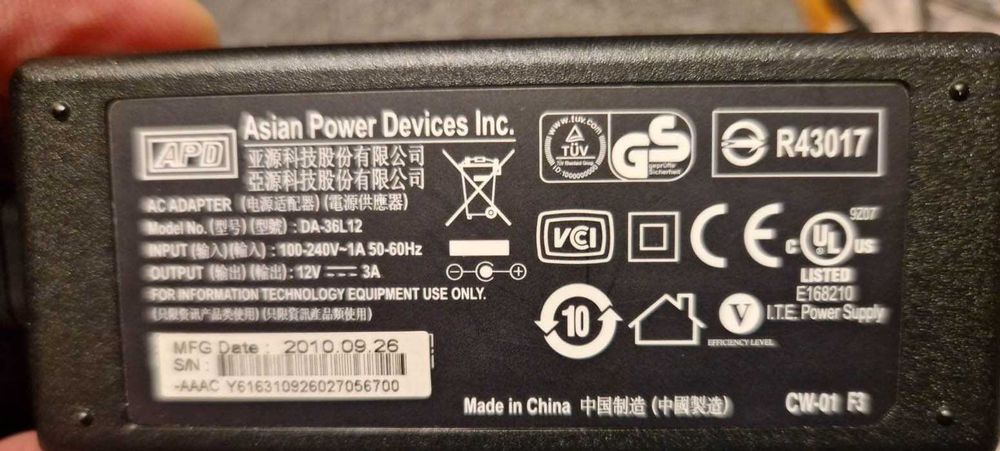 адаптер 220в на 12в 3A с универсальным переходником в евро вилку