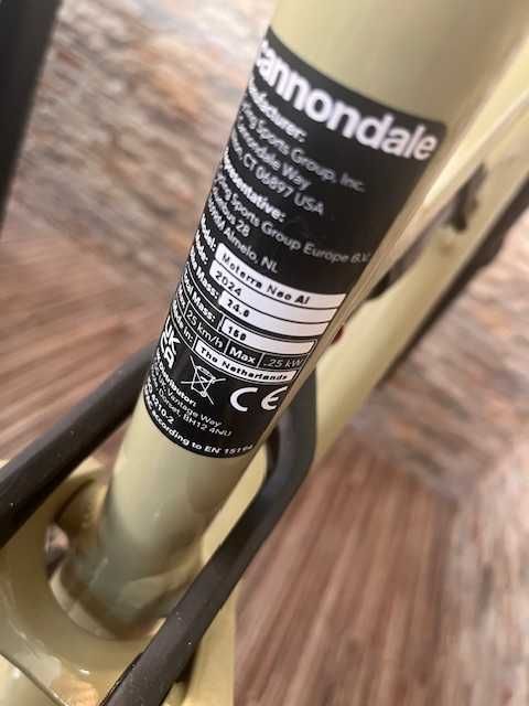Bicicleta elétrica Cannondale com documentos POUCO USO