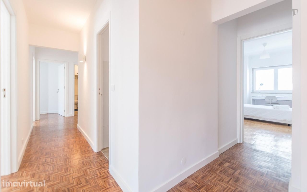 427249 - Quarto com cama de solteiro, com casa...