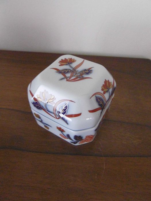 Caixa hexagonal vista alegre