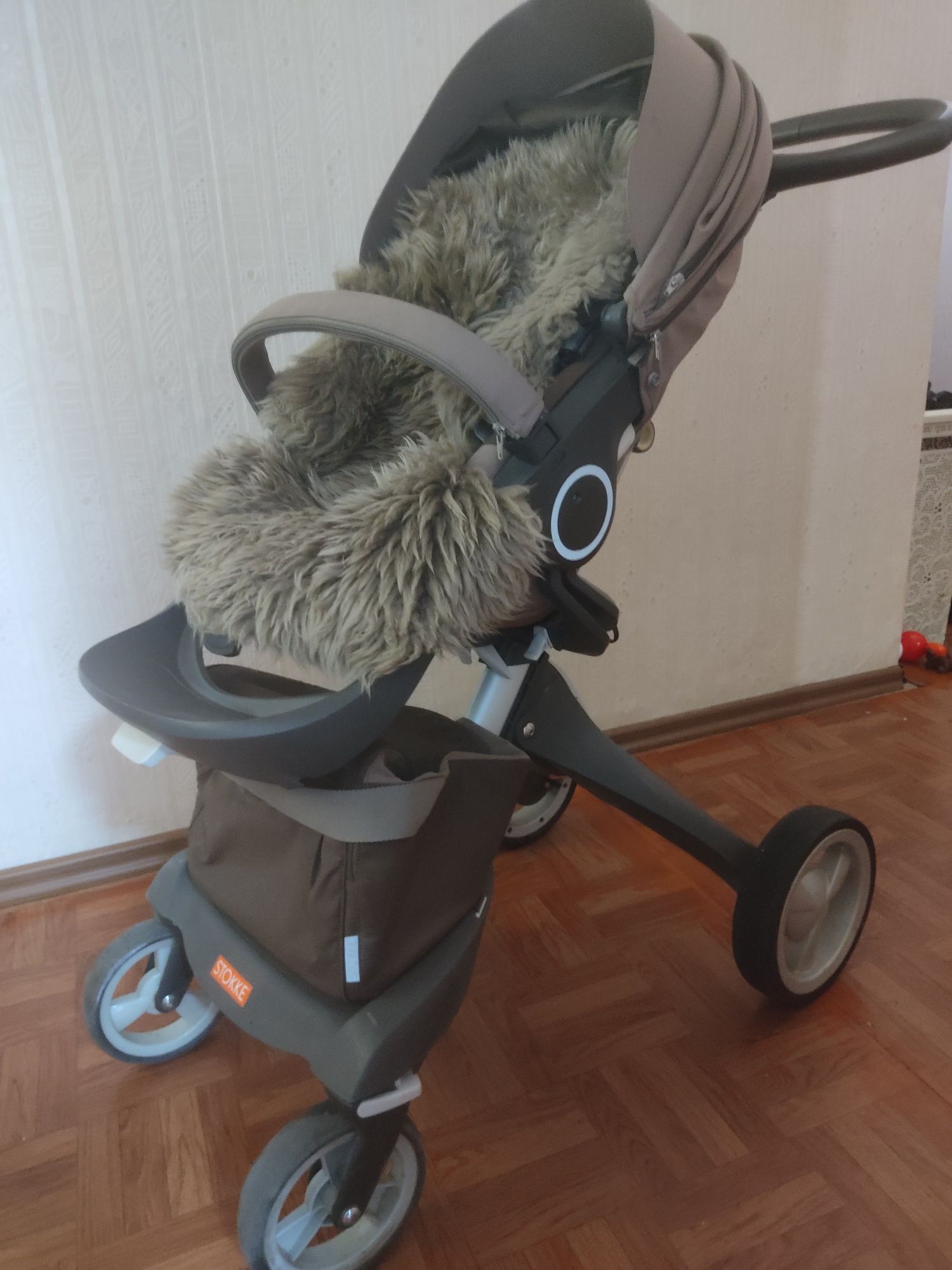 Коляска Stokke з народження до 2 років