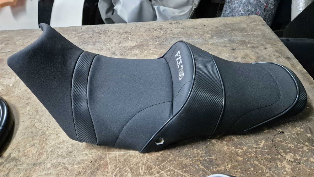 Cela Fzx 750 personalizada