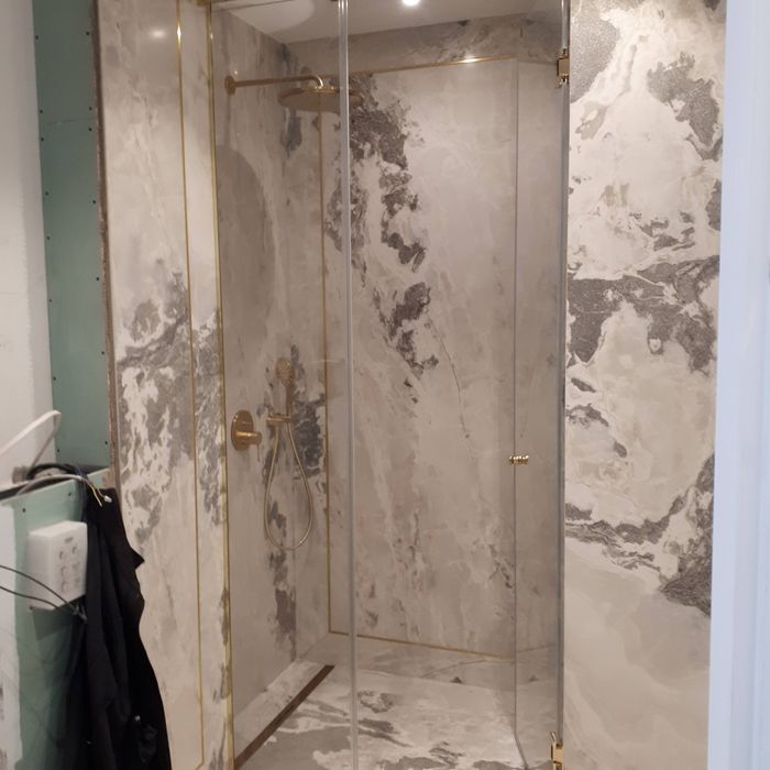 Układanie płytek, prace hydrauliczne , remont łazienek .