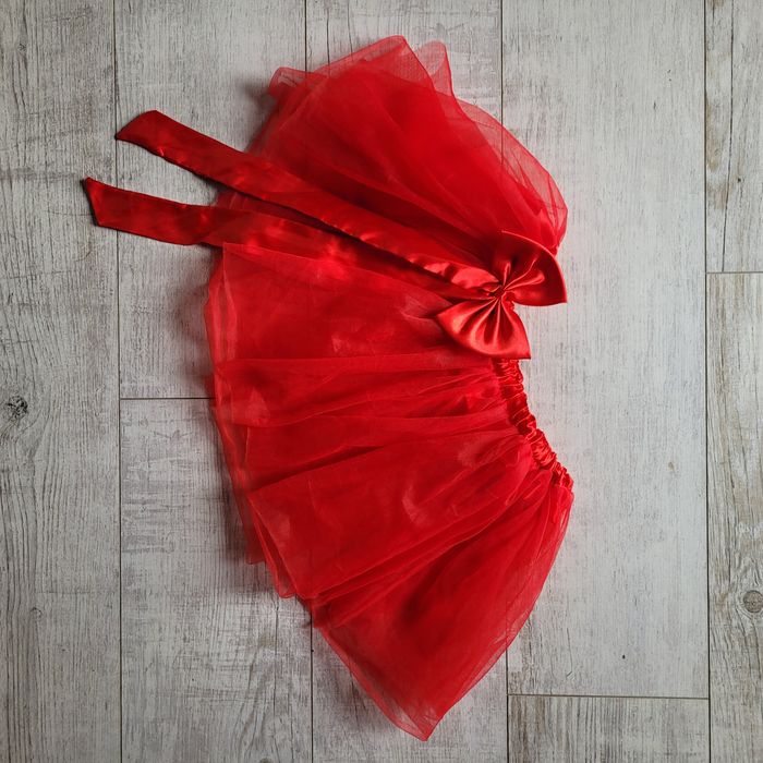 Czerwona spódniczka baletowa, Tutu z kokardą, tiulowa