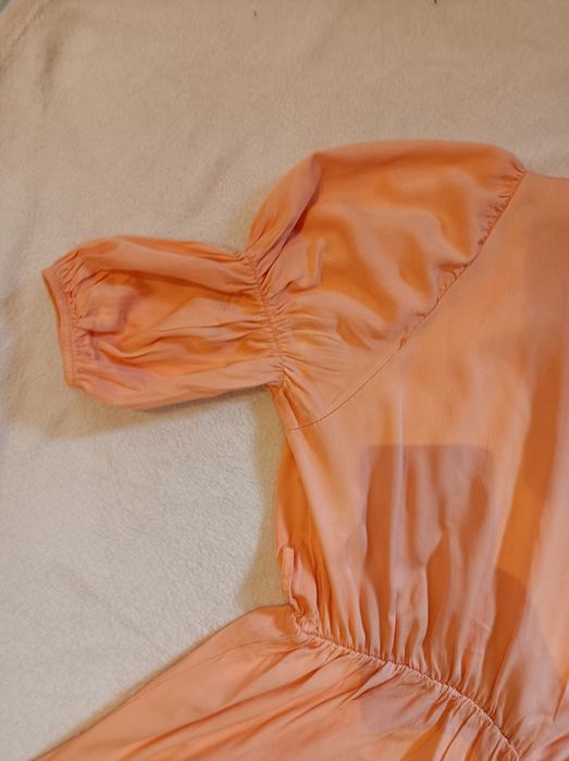 Sukienka firmy Boohoo łososiowa maxi midi