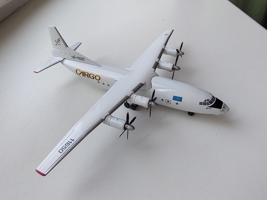 Модель літака, модель самолета Антонов, Herpa/КУМ, масштаб 1:200