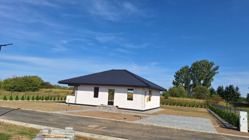 Nowy dom parterowy 105m2 na zamkniętym osiedlu. Woda, prąd, cctv