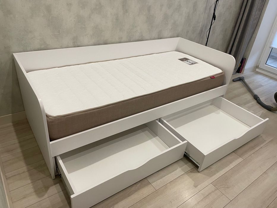 Ліжко підліткове (новий матрас+ ламелі)