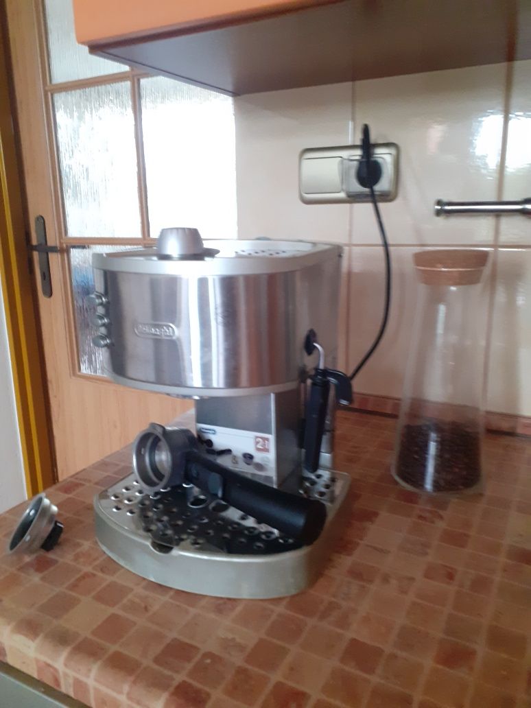 Ekspres  ciśnieniowy Delonghi